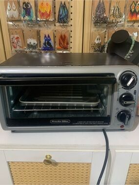 Proctor Silex Silver and Black Countertop Toaster Oven